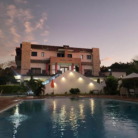 מאהאג'נגה Majesty Palm Resort מראה חיצוני תמונה