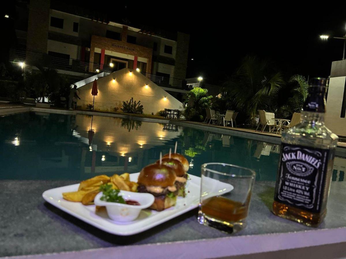 מאהאג'נגה Majesty Palm Resort מראה חיצוני תמונה
