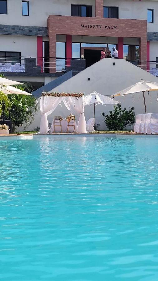 מאהאג'נגה Majesty Palm Resort מראה חיצוני תמונה