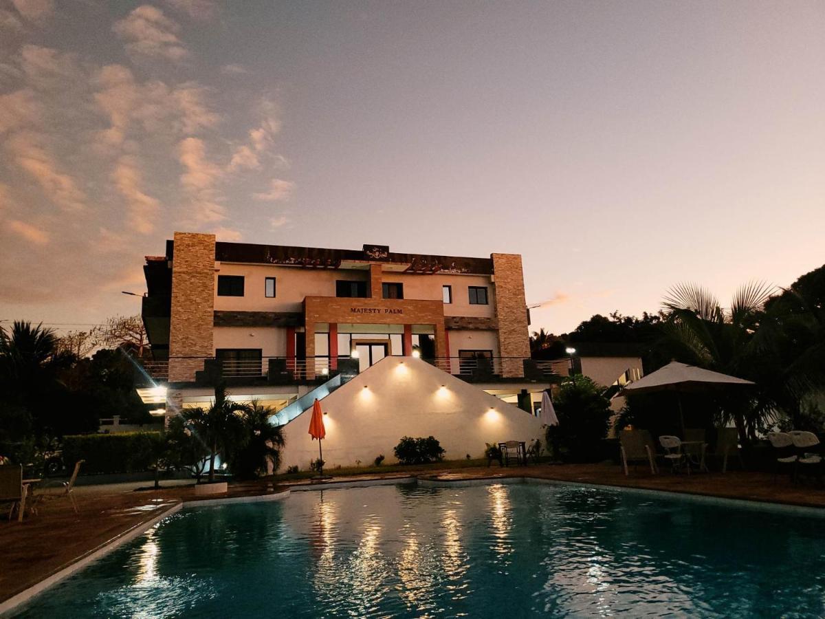 מאהאג'נגה Majesty Palm Resort מראה חיצוני תמונה