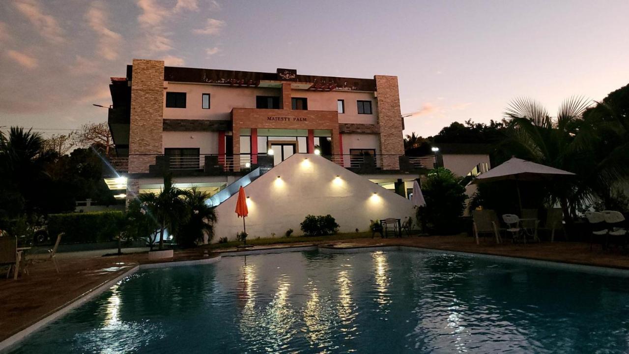מאהאג'נגה Majesty Palm Resort מראה חיצוני תמונה