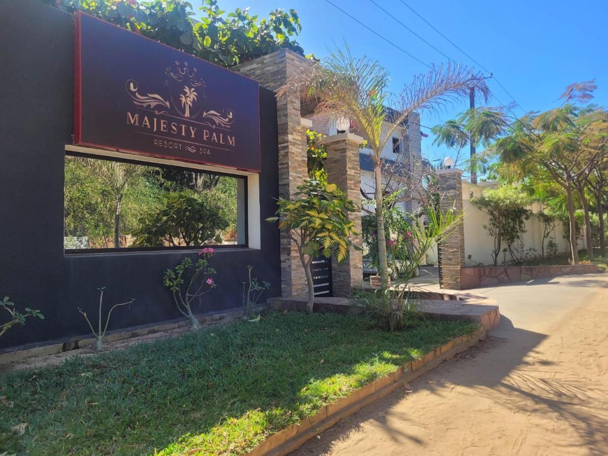 מאהאג'נגה Majesty Palm Resort מראה חיצוני תמונה